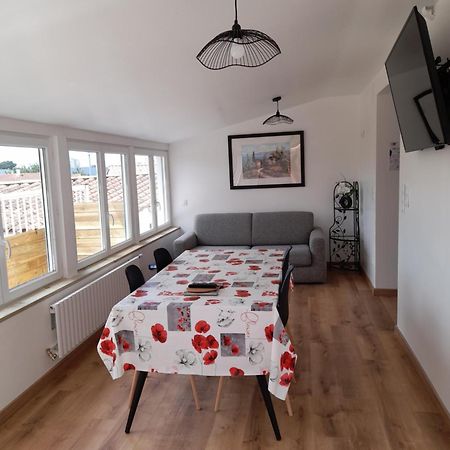 Logement Lumineux Avec Terrasse La Roche-sur-Yon Eksteriør bilde