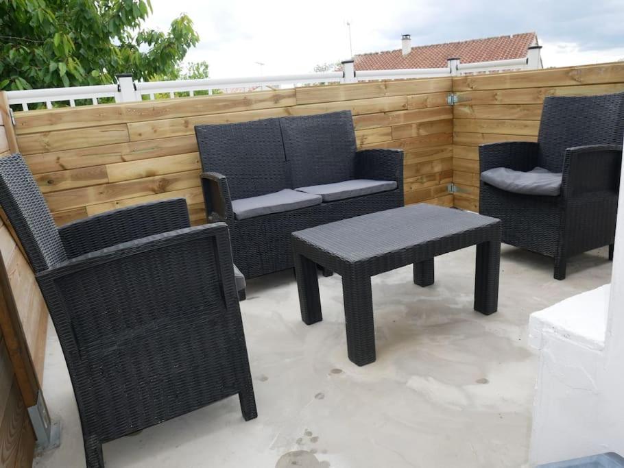 Logement Lumineux Avec Terrasse La Roche-sur-Yon Eksteriør bilde